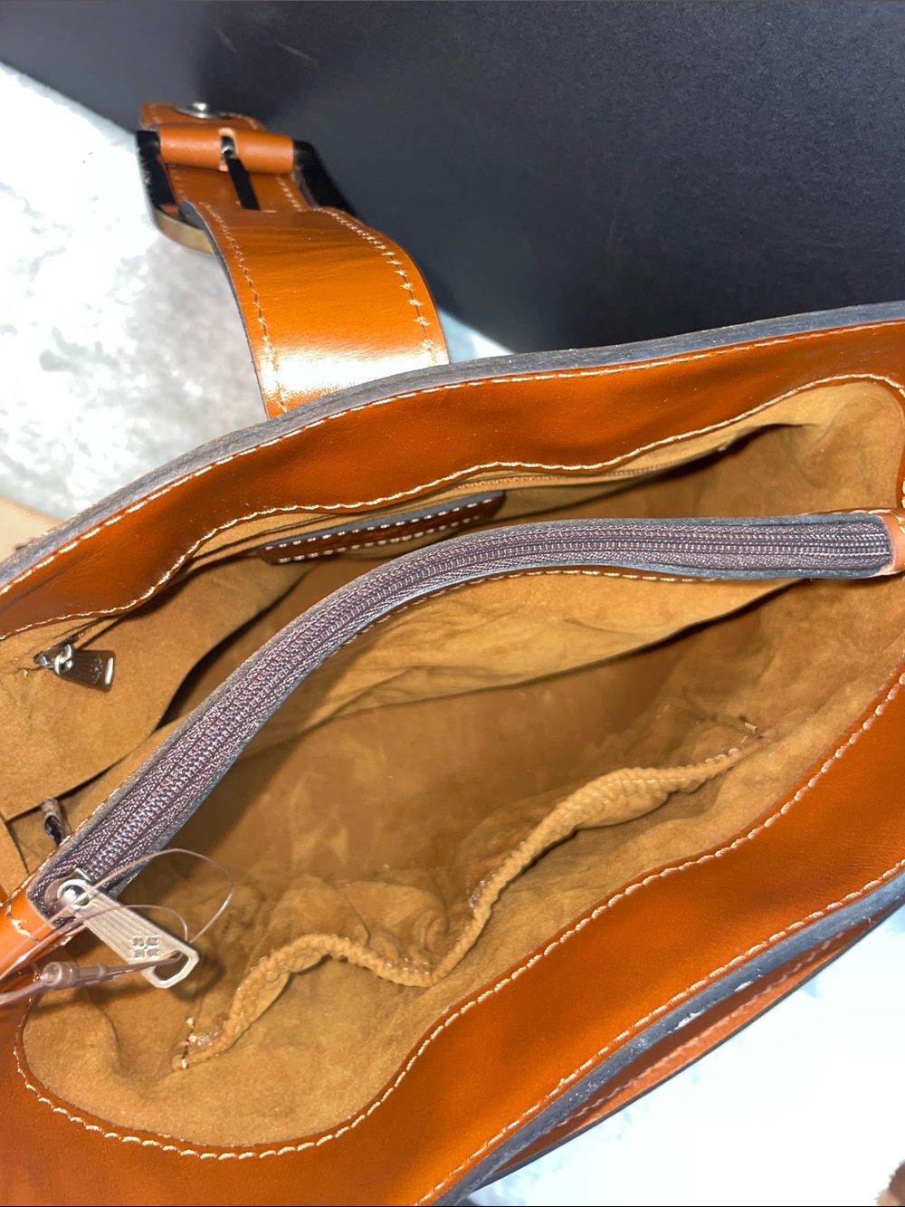 NWT Patricia Nash ‘Irving’ Bucket Crossbody - Picture 10 of 15